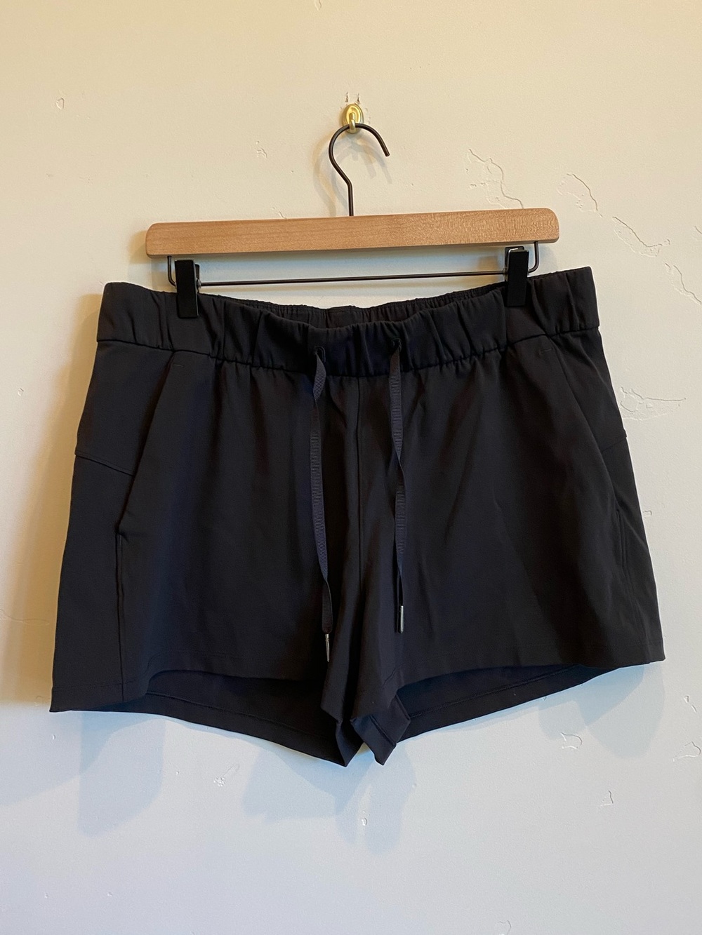 LULULEMON ATHLETICA Black Cinchable Waist Woven Shorts